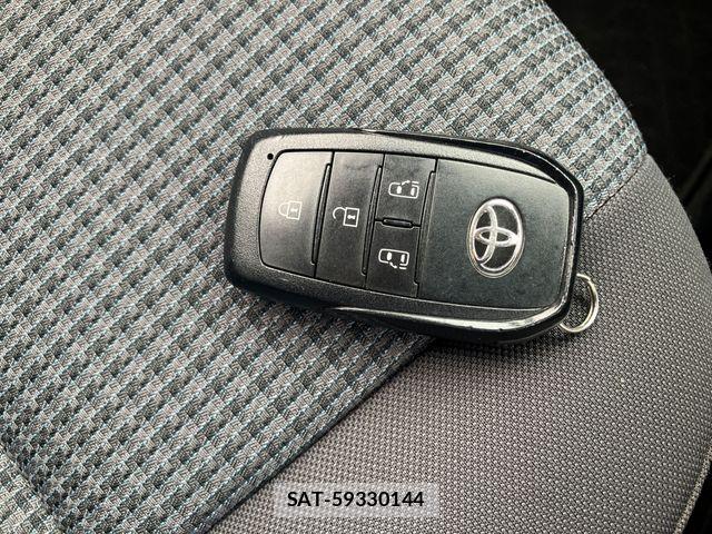 Toyota NOAH 2023-08 8209169-17