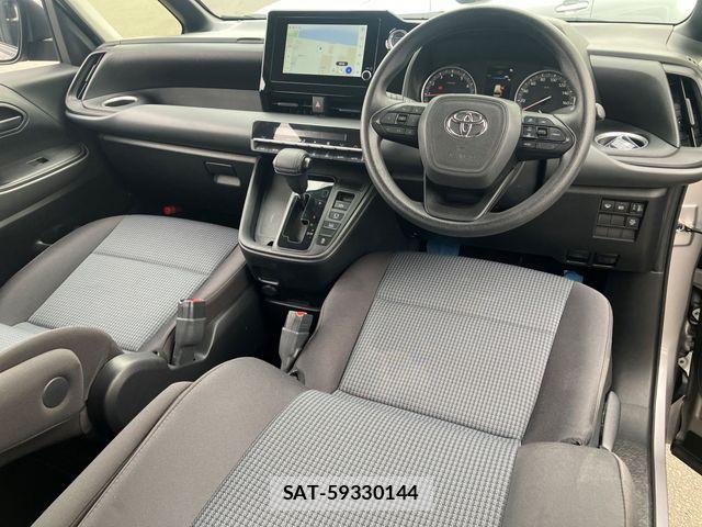 Toyota NOAH 2023-08 8209169-1