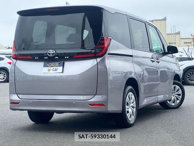 Toyota NOAH 2023-08 8209169-2