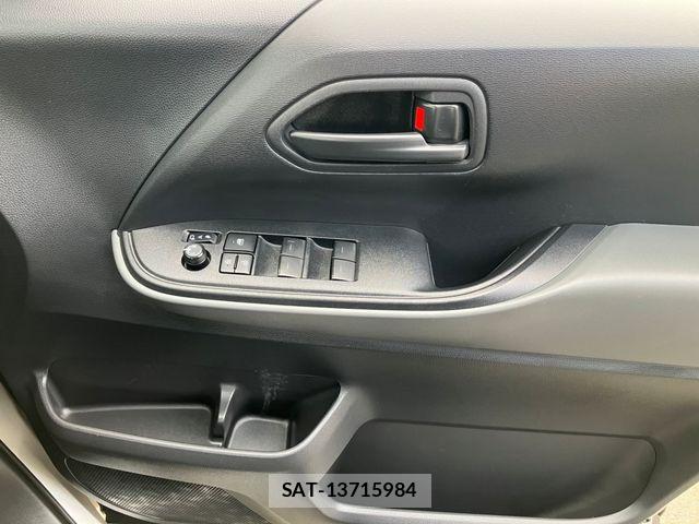 Toyota NOAH 2024-01 8209171-11