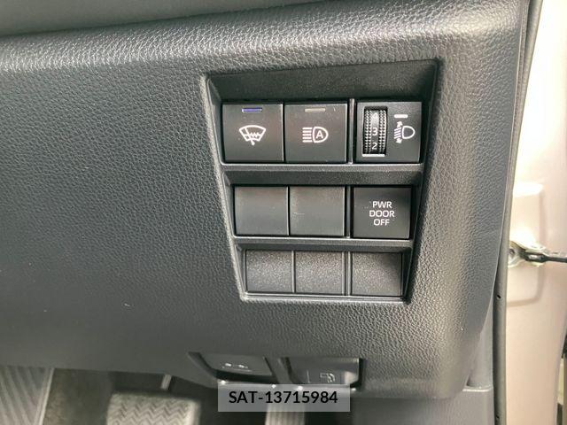 Toyota NOAH 2024-01 8209171-12