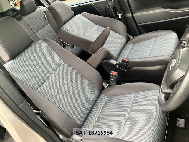 Toyota NOAH 2024-01 8209171-14
