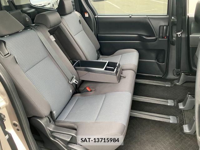 Toyota NOAH 2024-01 8209171-15