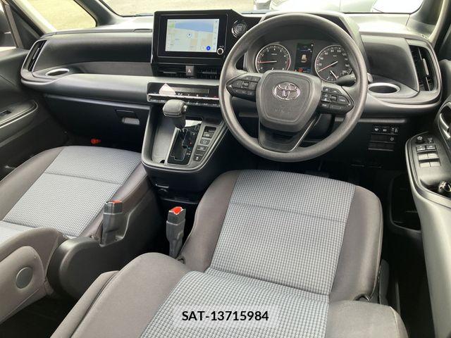 Toyota NOAH 2024-01 8209171-1