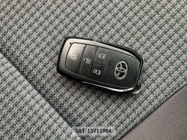 Toyota NOAH 2024-01 8209171-19
