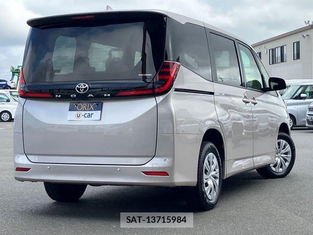 Toyota NOAH 2024-01 8209171-2