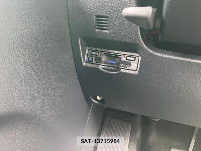 Toyota NOAH 2024-01 8209171-6