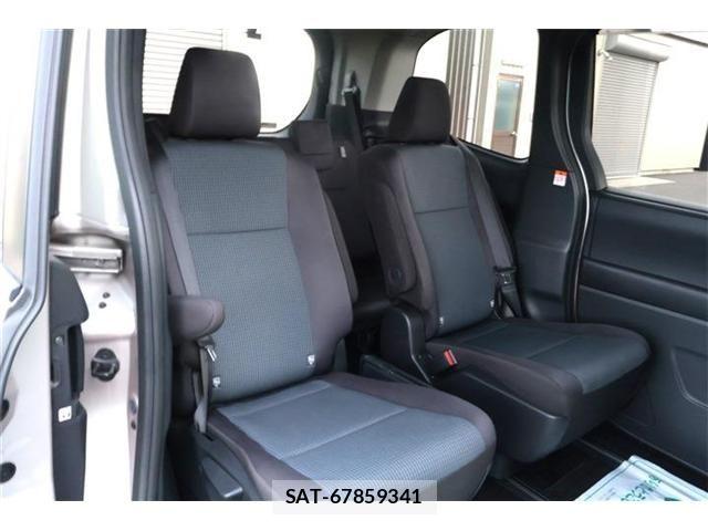 Toyota NOAH 2022-11 8209166-9