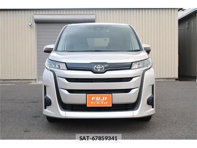Toyota NOAH 2022-11 8209166-14