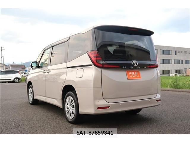 Toyota NOAH 2022-11 8209166-17