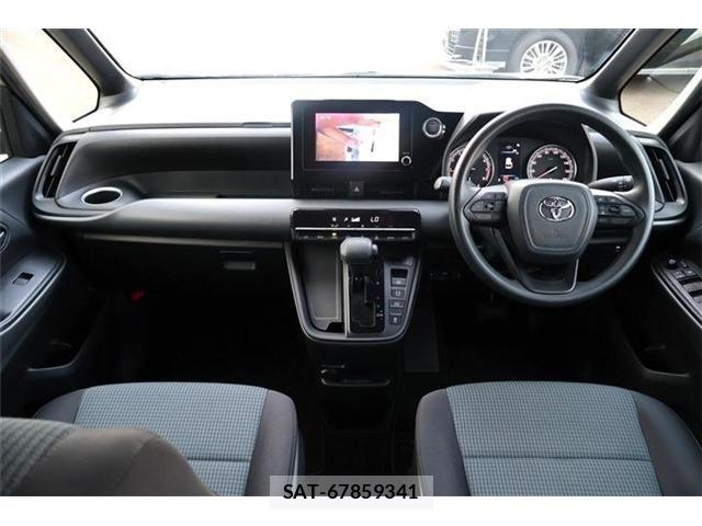 Toyota NOAH 2022-11 8209166-1