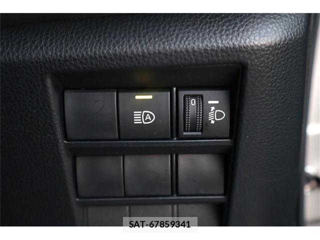 Toyota NOAH 2022-11 8209166-5