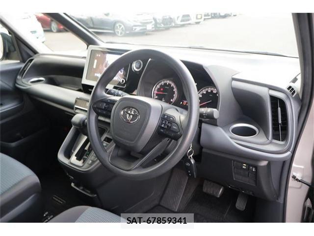 Toyota NOAH 2022-11 8209166-7