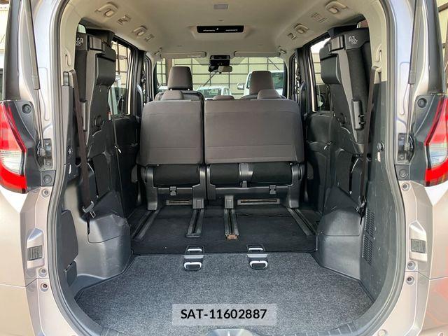 Toyota NOAH 2023-07 8209173-14