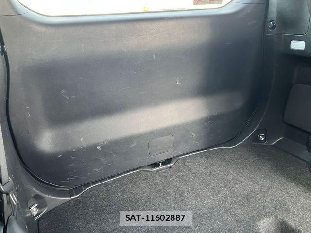 Toyota NOAH 2023-07 8209173-19