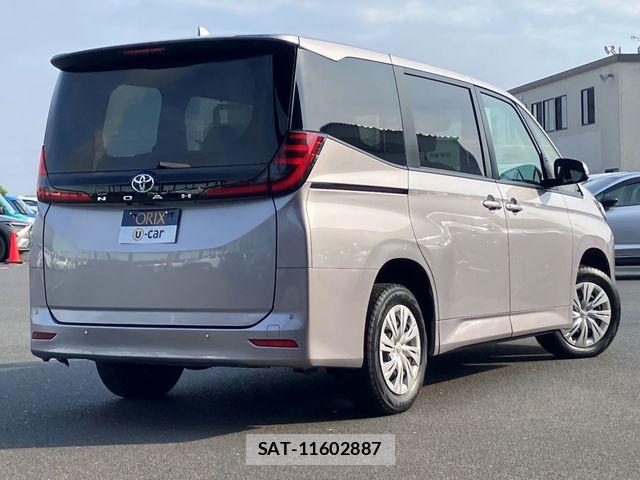 Toyota NOAH 2023-07 8209173-2