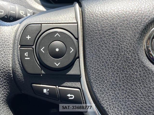 Toyota NOAH 2017-07 8209175-10