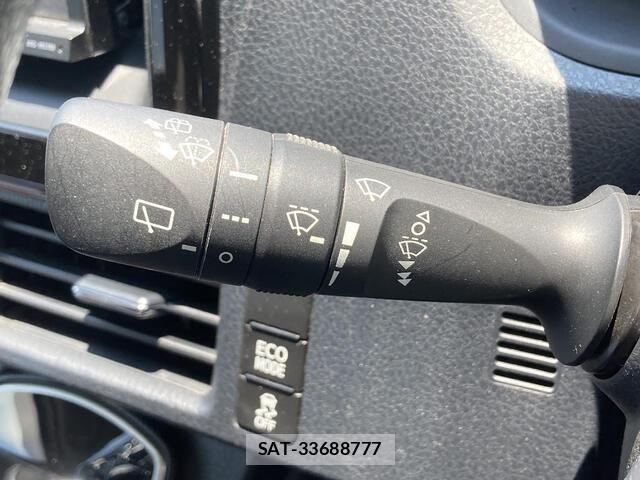 Toyota NOAH 2017-07 8209175-12