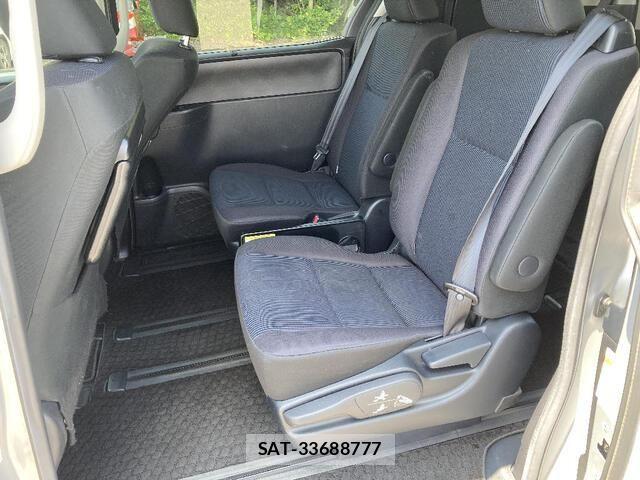 Toyota NOAH 2017-07 8209175-17