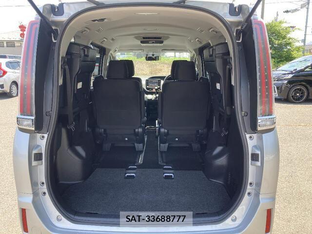 Toyota NOAH 2017-07 8209175-20
