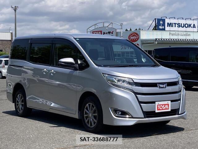 Toyota NOAH 2017-07 8209175-22