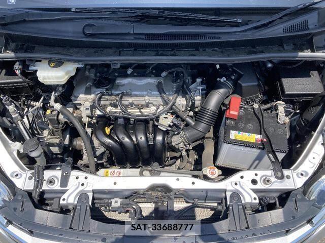 Toyota NOAH 2017-07 8209175-29