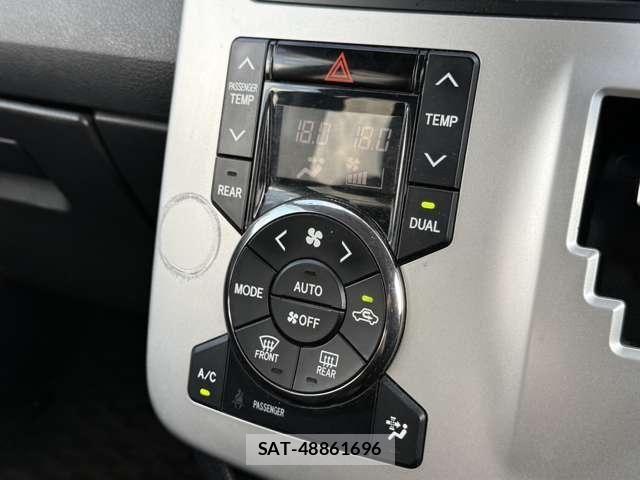 Toyota NOAH 2011-06 8209176-10