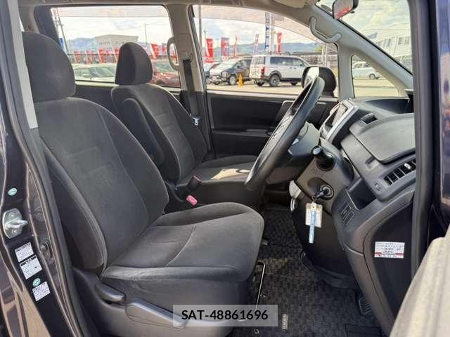 Toyota NOAH 2011-06 8209176-11