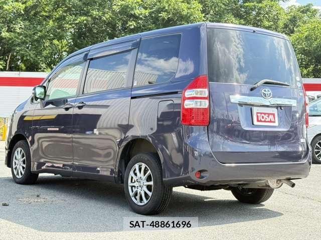 Toyota NOAH 2011-06 8209176-24