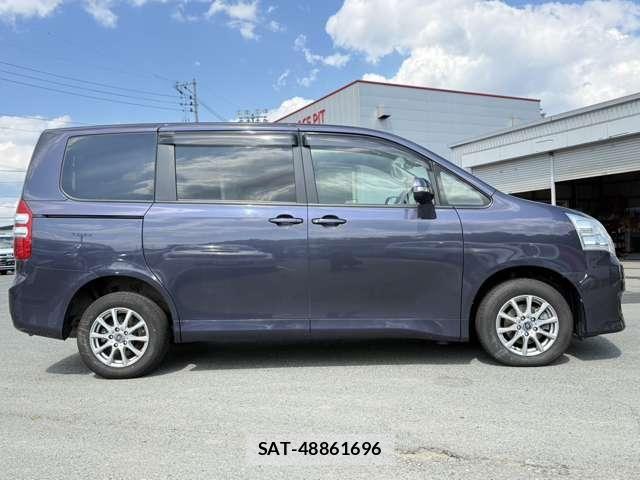 Toyota NOAH 2011-06 8209176-25