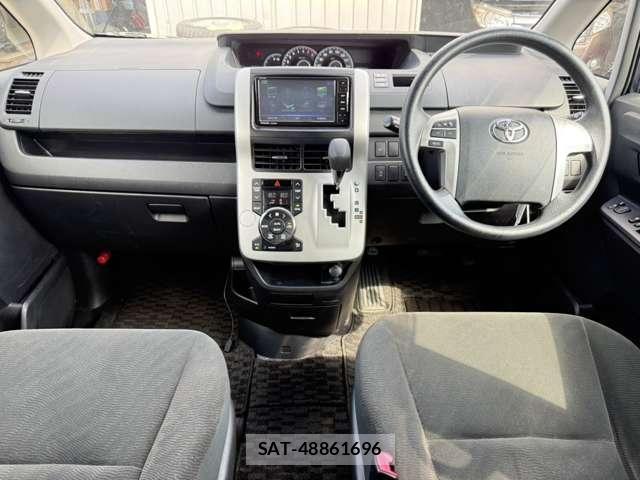 Toyota NOAH 2011-06 8209176-4