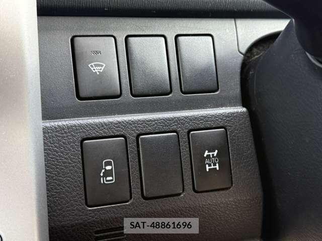 Toyota NOAH 2011-06 8209176-5