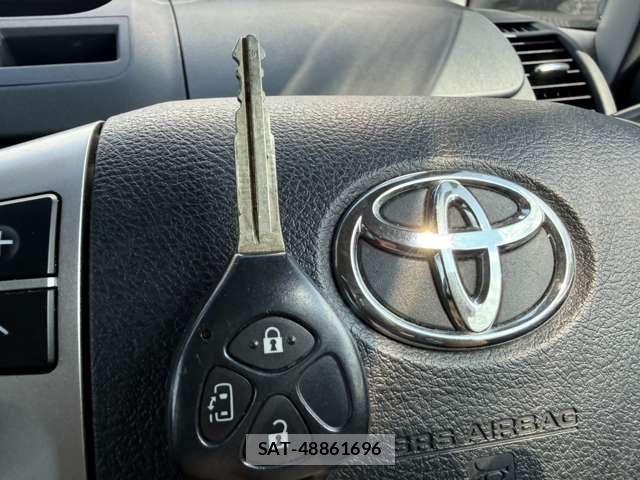 Toyota NOAH 2011-06 8209176-6