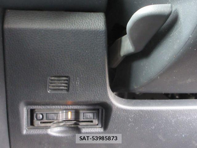 Toyota NOAH 2023-04 8231089-10