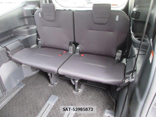Toyota NOAH 2023-04 8231089-15
