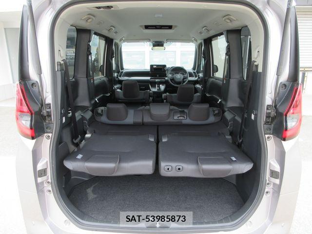 Toyota NOAH 2023-04 8231089-18