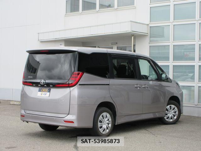 Toyota NOAH 2023-04 8231089-2