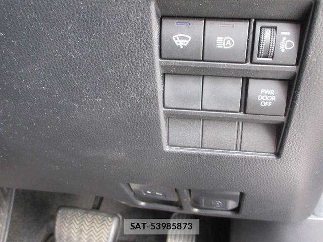 Toyota NOAH 2023-04 8231089-3