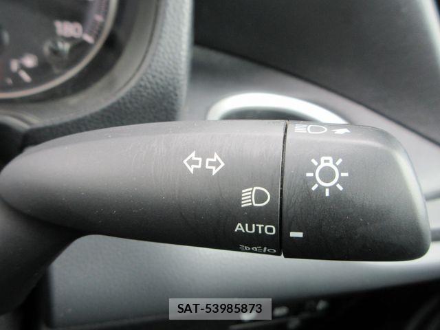 Toyota NOAH 2023-04 8231089-5