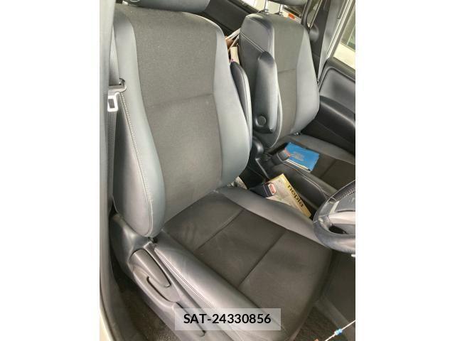 Toyota NOAH 2020-02 8231090-9