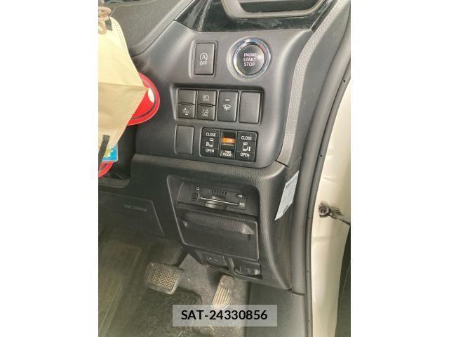 Toyota NOAH 2020-02 8231090-11