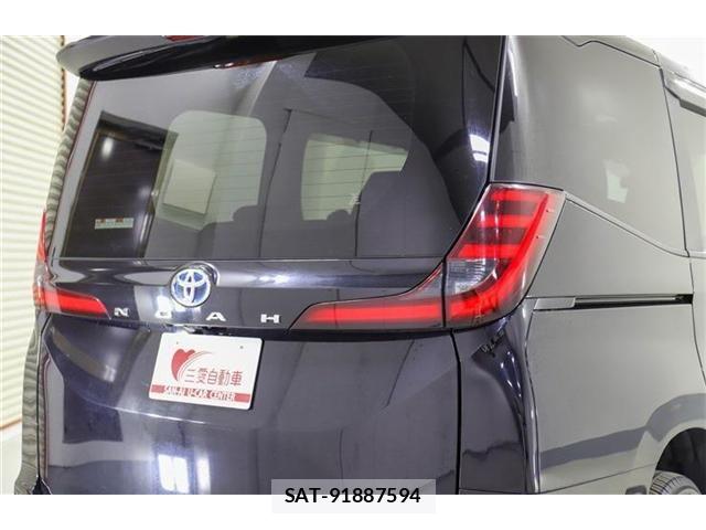 Toyota NOAH 2022-06 8246179-10