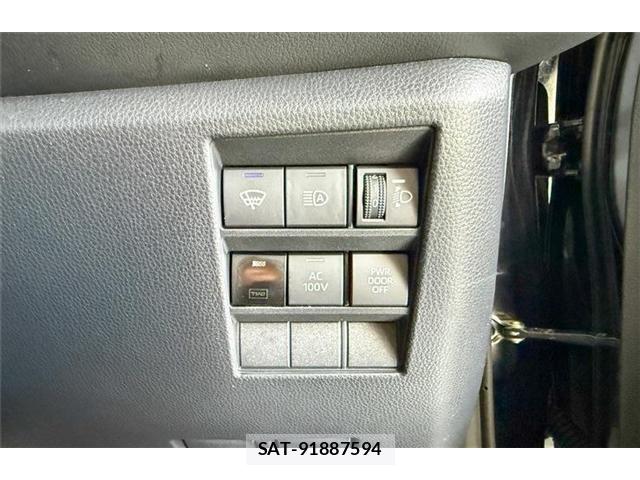 Toyota NOAH 2022-06 8246179-15