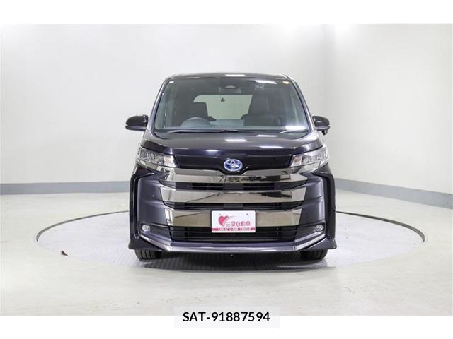 Toyota NOAH 2022-06 8246179-1