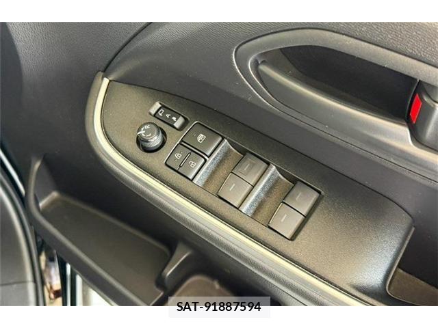 Toyota NOAH 2022-06 8246179-19