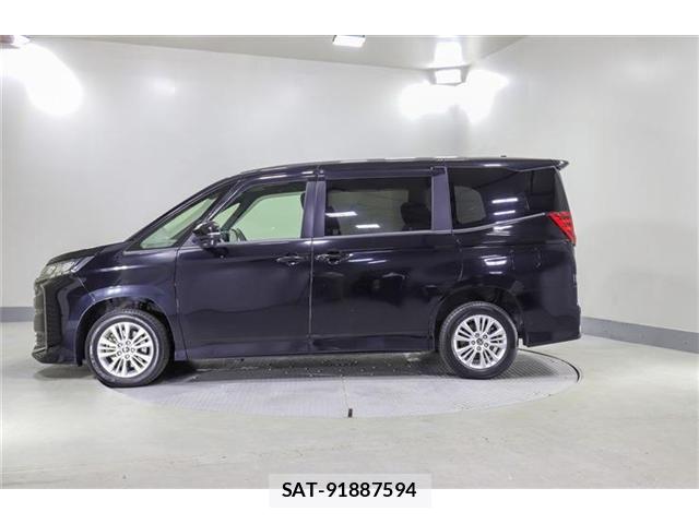 Toyota NOAH 2022-06 8246179-3