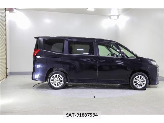 Toyota NOAH 2022-06 8246179-7