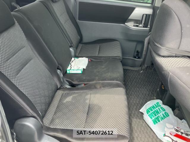 Toyota NOAH 2009-08 8246184-16