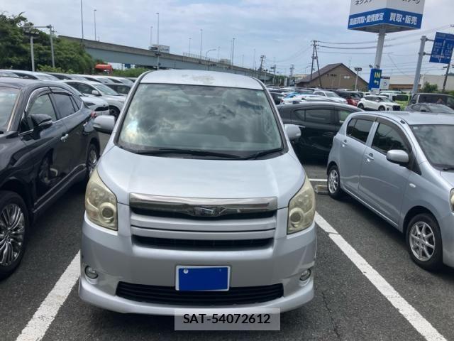 Toyota NOAH 2009-08 8246184-0