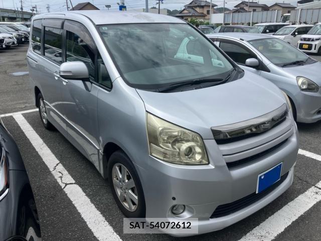 Toyota NOAH 2009-08 8246184-2